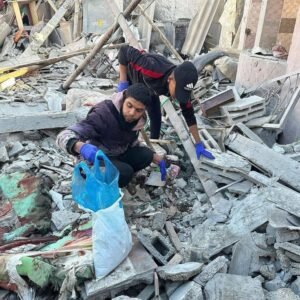img_20240118_212422_2434004228291155412367-300x300 Members of the Zamly family inspect the rubble of their home which was destroyed by an Israeli air strike and killed 16 members of the family, in Rafah, southern Gaza. 18.1.24