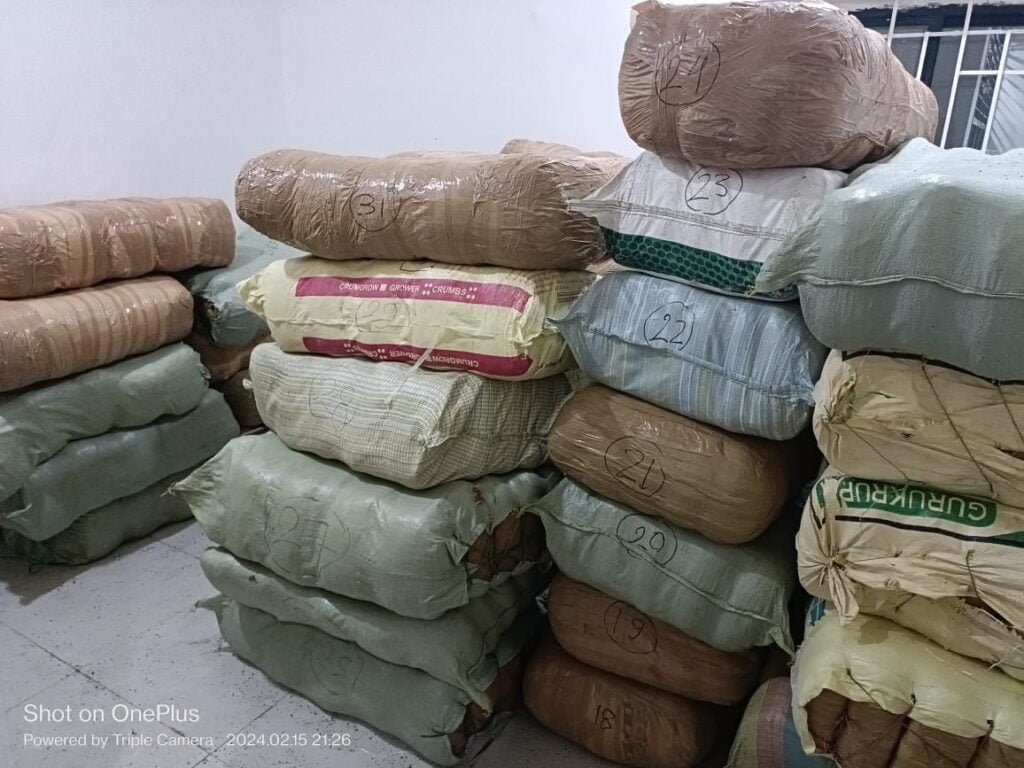 img-20240215-wa00178663369870075515883-1024x768 कवर्धा पुलिस को मिली बड़ी कामयाबी, गांजे की तस्करी नाकाम, वाहन सहित गांजे के आरोपी गिरफ्तार, कवर्धा के चिल्फी बॉर्डर (CG/MP) से लगभग मूल कीमत 2 करोड़, डेस्टिनेशन कीमत लगभग 15 करोड़ के आस पास गांजा जप्त