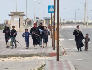img_20240319_173307_3348266731336123020461-300x229 The Israeli occupation regime forces dozens of families out of Gaza City and asks them to go to Deir el-Balah in central Gaza on foot.