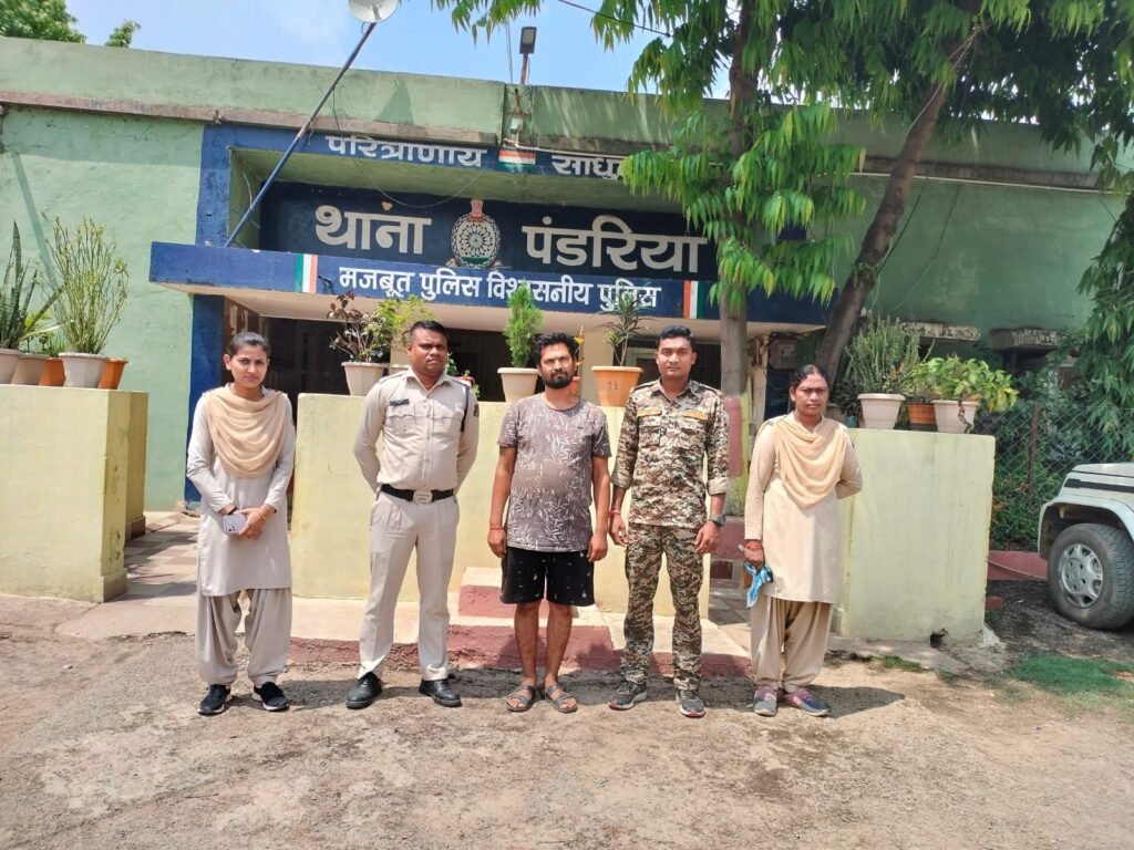 img-20240415-wa00044281803620530925284-1024x768 ऑनलाईन आईपीएल क्रिकेट सट्टा खिलाने वाला सटोरिया चढा पुलिस के हत्थे।