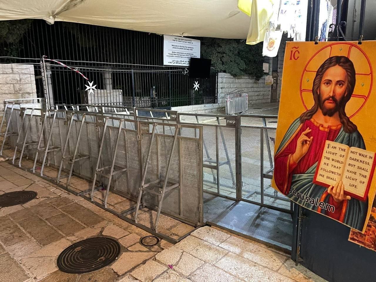 IMG_20240504_102624_196 The occupation forces set up iron barriers around the Church of the Holy Sepulcher in AlQuds to obstruct Christians' access to the church on the eve of Holy Saturday before Orthodox Easter on Sunday.