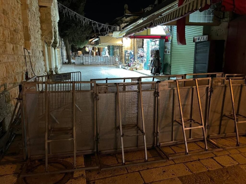 img_20240504_102624_6641248546757989800682-1024x768 The occupation forces set up iron barriers around the Church of the Holy Sepulcher in AlQuds to obstruct Christians' access to the church on the eve of Holy Saturday before Orthodox Easter on Sunday.