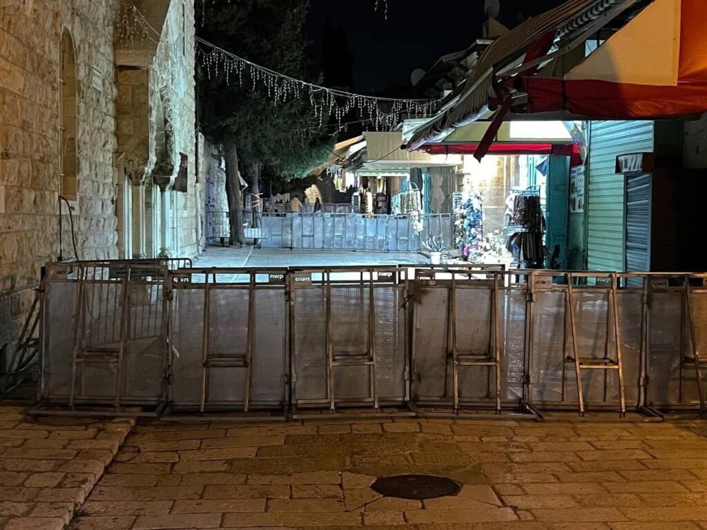 img_20240504_102624_6813153887061485554463-1024x768 The occupation forces set up iron barriers around the Church of the Holy Sepulcher in AlQuds to obstruct Christians' access to the church on the eve of Holy Saturday before Orthodox Easter on Sunday.