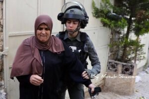 img_20240529_192513_4296428420115097078673-300x200 A Palestinian woman was assaulted during the deployment of settlers under the protection of the Israeli army in Hebron.