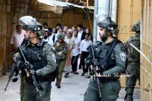 img_20240529_192514_0076688408213297727739-300x200 A Palestinian woman was assaulted during the deployment of settlers under the protection of the Israeli army in Hebron.