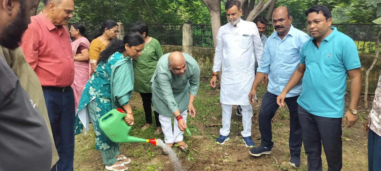 WhatsApp-Image-2025-07-19-at-7.22.49-PM-1 रायपुर: एक पेड़ मां के नाम" अभियान के अंतर्गत बोरियाकला हाउसिंग बोर्ड कॉलोनी में पौधारोपण